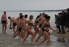Sveikuoliai mėgavosi maudynėmis