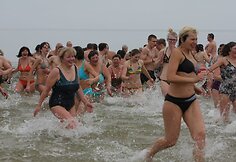 Sveikuoliai mėgavosi maudynėmis