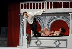 Scena iš spektaklio „Romeo ir Džiuljeta“