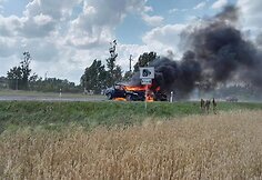 Kelyje Panevėžys-&Scaron;iauliai susidūrus automobiliams kilo gaisras.