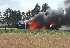 Kelyje Panevėžys-&Scaron;iauliai susidūrus automobiliams kilo gaisras.