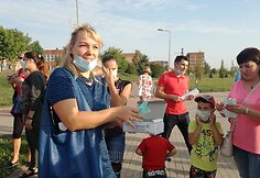 Nebegalėdami pakęst smarvės Klaipėdos Pietinės miesto dalies gyventojai susirinko į taikų protestą.