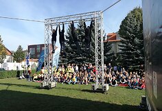 &Scaron;okio ir istorijos spektaklis &bdquo;Neuž&scaron;ąlantys namai&rdquo; skirtas Lietuvos &scaron;imtmečiui paminėti.