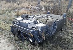 Kelyje Kazlų Rūda-Ąžuolų Būda apsivertė automobilis.