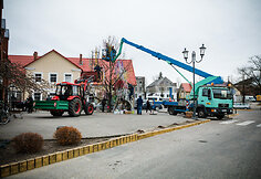 Švėkšnoje tūkstančiais margučių dabinamas medis