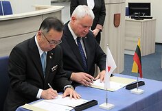 Antradienio vakarą į uostamiestį atvyko 35 asmenų delegacija, kurią sudaro Kudžio meras p. Joji Endo, miesto tarybos vadovas p. Koshi Nakatai, kiti savivaldybės pareigūnai bei 23 Kudžio miestiečiai.
