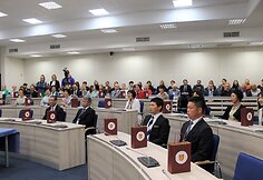 Antradienio vakarą į uostamiestį atvyko 35 asmenų delegacija, kurią sudaro Kudžio meras p. Joji Endo, miesto tarybos vadovas p. Koshi Nakatai, kiti savivaldybės pareigūnai bei 23 Kudžio miestiečiai.