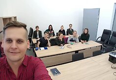 Kvepalų tyrimo laboratorijoje akimirkos.
