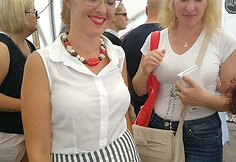 Monika Krėp&scaron;tienė Jūros &scaron;ventei &bdquo;i&scaron;kepė&ldquo; &scaron;imtus karoliukų, pauk&scaron;telių, kurie virto dailiais keramikos papuo&scaron;alais.