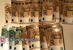 Pareigūnai sulaikė tris prostitucijos organizavimu įtariamus asmenis.