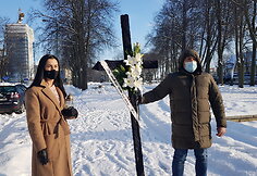 Smulkus verslas i&scaron;rei&scaron;kė protestą draudimui dirbti - ties rotu&scaron;e Klaipėdoje paliko juodą kryžių