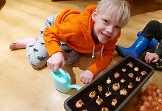 Mažojo Dominyko &scaron;eima svajoja apie operaciją JAV, kuri jų sūnui dovanotų kitokią gyvenimo kokybę.