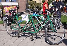 Dviratis trims - mamai, tėčiui ir vieta dukrelei.