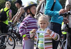 Jaunosios dviratininkės - Ieva ir Saulė.