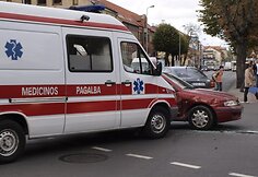 Greitoji susidūrė su lengvuoju automobiliu pačiame miesto centre.