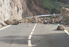 Tenerifėje didžiuliai rieduliai apgadino automobilius.