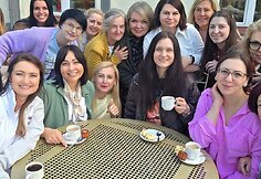 &bdquo;Tuk Tuk &Scaron;irdelė&ldquo; moteris vienija vaikų netektys, sunkios atžalų ligos. Savo patirtimis jos dalijasi fondo rengiamose stovyklose.