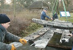 Laivo liekanos jau muziejuje, prie Etnografinės pajūrio žvejo sodybos.
