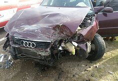Netoli Dotnuvos avarijos metu susidūrė sunkvežimis ir „Audi“