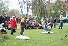 Bardų skvere įrengti suoliukai – akmenėliai.