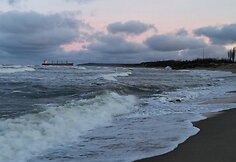 Per audrą ant seklumos užplaukęs laivas &ndash; sausakrūvis &bdquo;Ocean Crown&ldquo;.