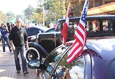 Amerikietiškų automobilių paroda.