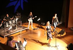 Rūta &Scaron;čiogolevaitė su grupe.