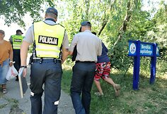 Moterys niekaip neapleidžia anksčiau čia buvusio joms skirto paplūdimio, kuris jau de&scaron;imtmetį yra bendrasis paplūdimys.