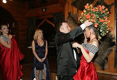 &Scaron;v.Valentino &scaron;ventė G.Juodeikos restorane su grupės &bdquo;69 danguje&ldquo; merginomis ir floristu M.Vasiliausku.