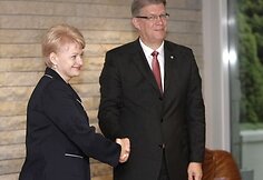 Prezidentė Dalia Grybauskaitė su Latvijos prezidentu Valdžiu Zatleru