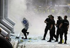 Nepajėgiantys susitvarkyti apsaugininkai į pagalbą i&scaron;kvietė policiją.