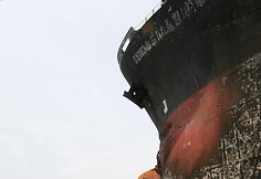 Malakos sąsiauryje po susidūrimo dega Taivano tanklaivis