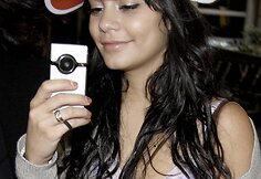 2. Vanessa Hudgens - geriausias hipių stilius 