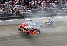 Lenktynininkas Joey Logano per stebuklą liko gyvas