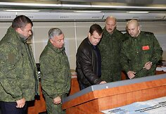 Medvedevas drauge su Lukašenka stebės karinių mokymų baigiamąjį etapą