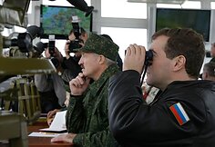 Medvedevas drauge su Lukašenka stebės karinių mokymų baigiamąjį etapą