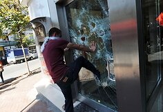 Turkijoje demonstrantai protestavo prieš TVF susitikimą