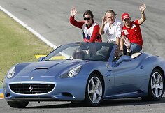 „Ferrari California“ skendo smėlyje