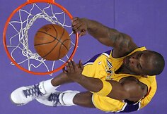 Kobe Bryantas dominavo aik&scaron;telėje