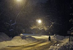 Sniegas ir toliau paralyžiuoja Niujorką