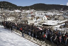 Su N.Kumaritašviliu atsisveikinti atėjo visas miestelis ir Gruzijos prezidentas M.Saakašvilis