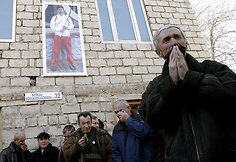 Su N.Kumaritašviliu atsisveikinti atėjo visas miestelis ir Gruzijos prezidentas M.Saakašvilis
