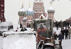 Dėl sniego sudėtingos eismo sąlygos