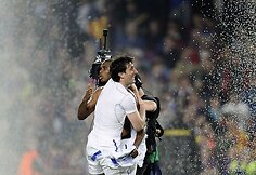 Stadiono darbuotojai atsuko laistymo įrangą