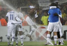 Stadiono darbuotojai atsuko laistymo įrangą