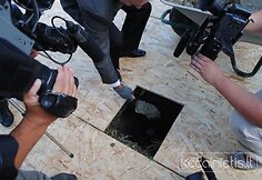 Simbolinės kapsulės įkasimo ceremonija