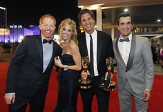 Jessas Tyleras Fergusonas, Julie Bowen, Stevenas Levitanas ir Ty Burrellas