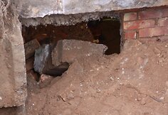 Klaipėdoje blokas prispaudė du vyrus