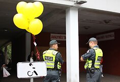 Būrys klaipėdiečių protestavo prieš kaiminystėje verdančią kontrabandinių cigarečių prekybą.