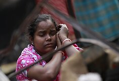 Banglade&scaron;o sostinės Dakos lū&scaron;nyno gyventojai gedi gaisro aukų